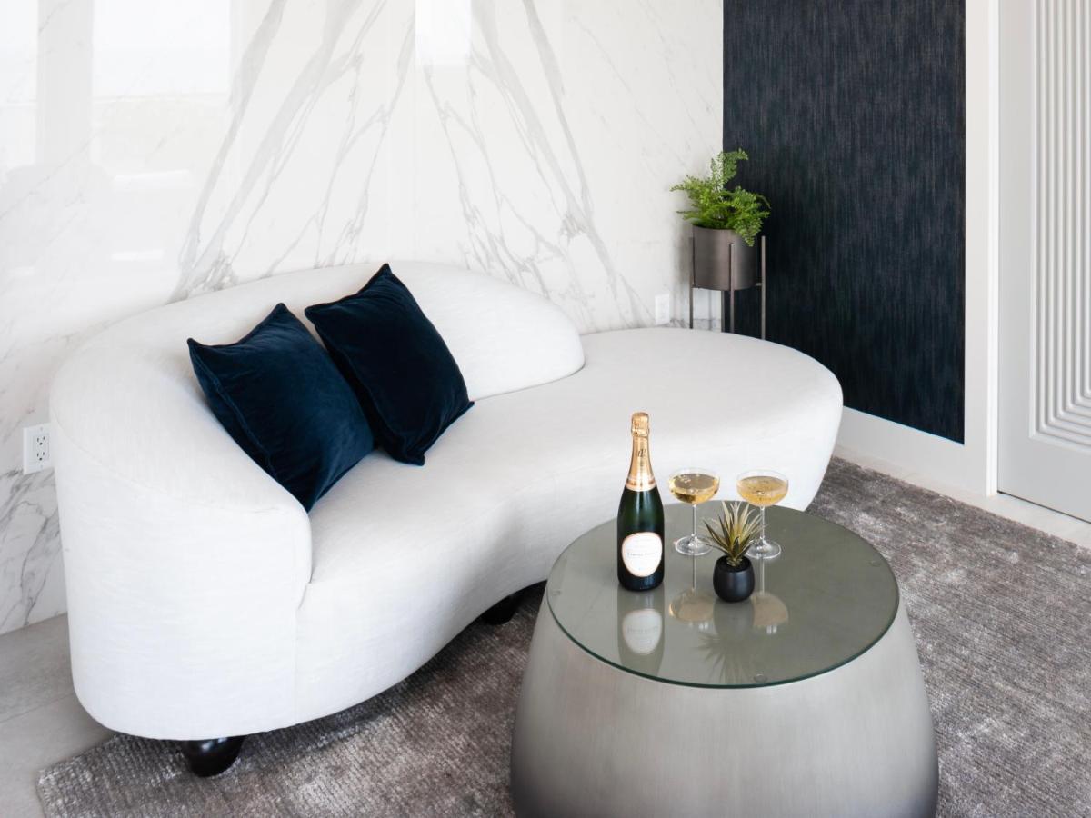 Black Urchin Boutique Resort Bodden Town Eksteriør billede