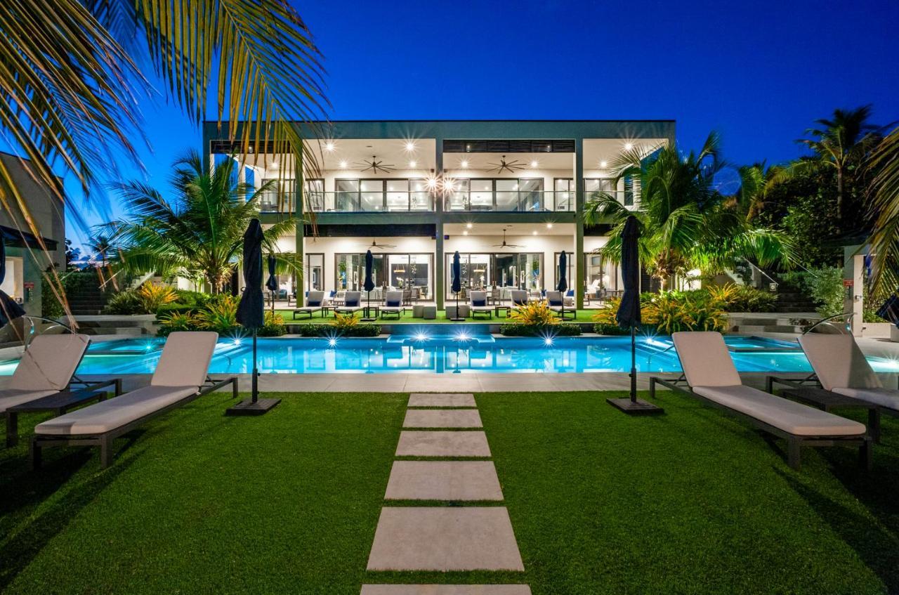 Black Urchin Boutique Resort Bodden Town Eksteriør billede